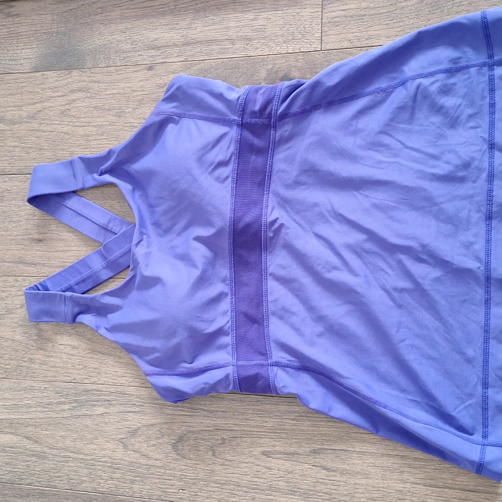 [8] lululemon tank
